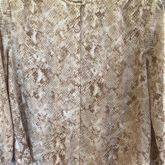 Ann Taylor Blouse Top Snakeskin Size XS - Picture 12 of 16